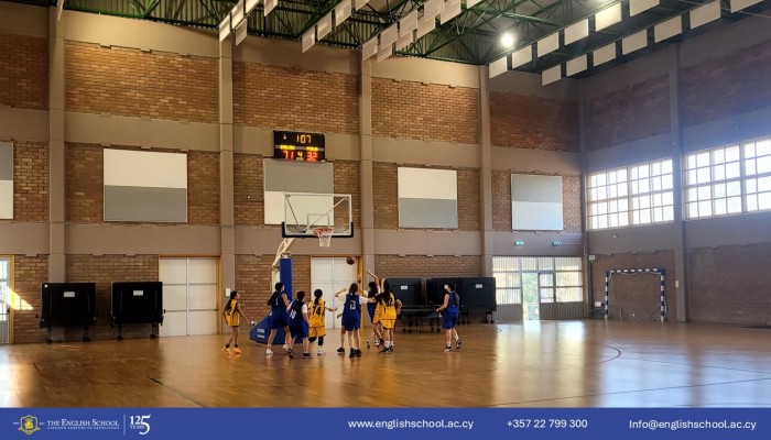 Junior Girls’ Basketball Team Triumphs in Season Opener!